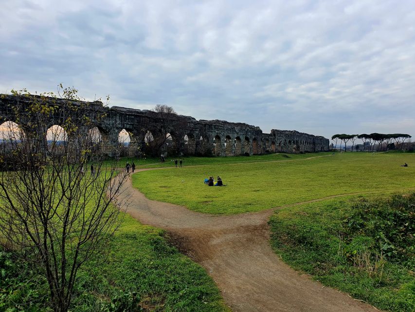 Rome: The Ancient Aqueducts of Rome Guided Tour - Meeting at Giulio Agricola and reaching the park