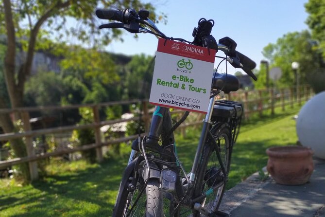 Rome Tiber cycle path: Electric & Muscle Rental Bike - Starting beside the Tiber at Lungotevere delle Armi