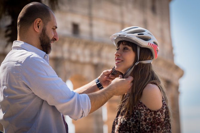 Rome Tiber cycle path: Electric & Muscle Rental Bike - Reaching the Colosseum and ancient Rome