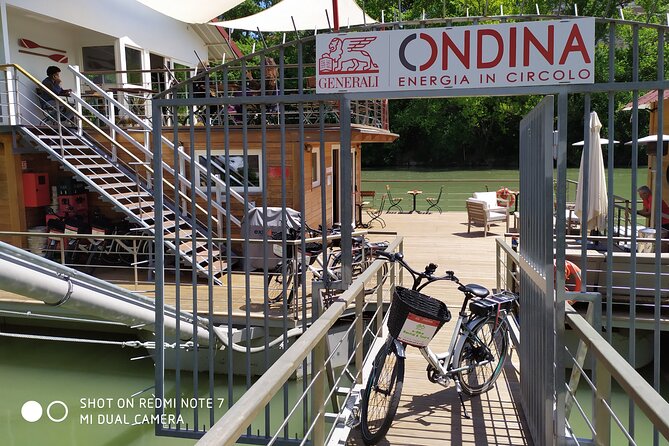 Rome Tiber cycle path: Electric & Muscle Rental Bike - Riding farther on the Appian Way