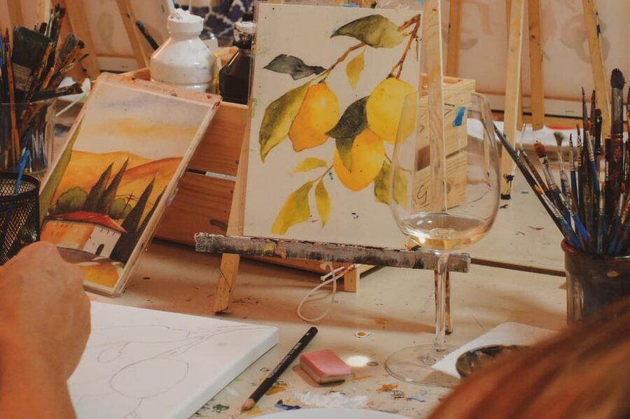 Rome: Tipsy Painting Class with Fine Wine and Arts - How the Roman landmark painting works