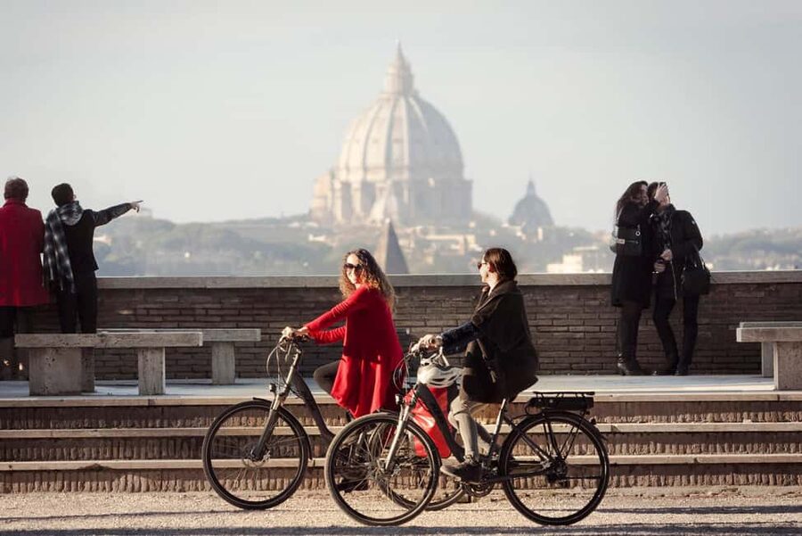 Rome: Top Highlights & Hidden Gems Tour by Cannondale E-Bike - Trevi Fountain and the Spanish Steps