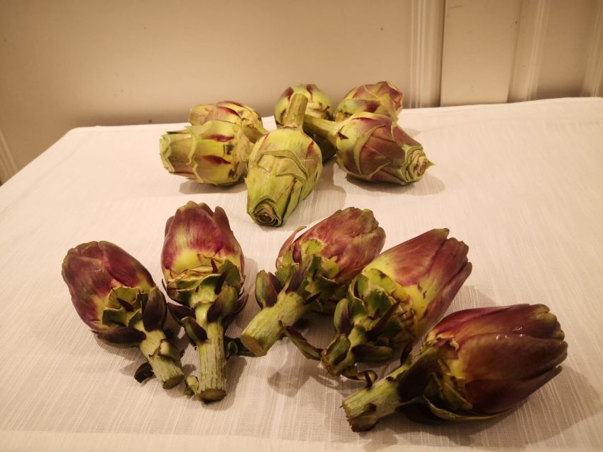 Rome: Traditional Cooking Class in the Jewish Ghetto - Guides, translation, and the mood of the evening