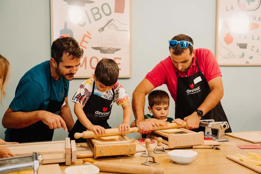Rome: Traditional Pasta Making Class with Wine & Gelato - Making fettuccine and ravioli from scratch