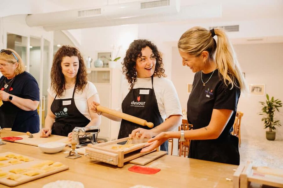 Rome: Traditional Pasta Making Class with Wine & Gelato - Starting with prosecco and a Roman aperitivo