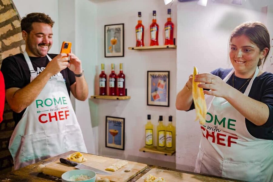 Rome: Traditional Pasta with Cocktails Cooking Class - Why the 14-person limit matters