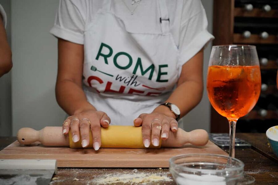 Rome: Traditional Pasta with Cocktails Cooking Class - The class atmosphere: lively, not formal