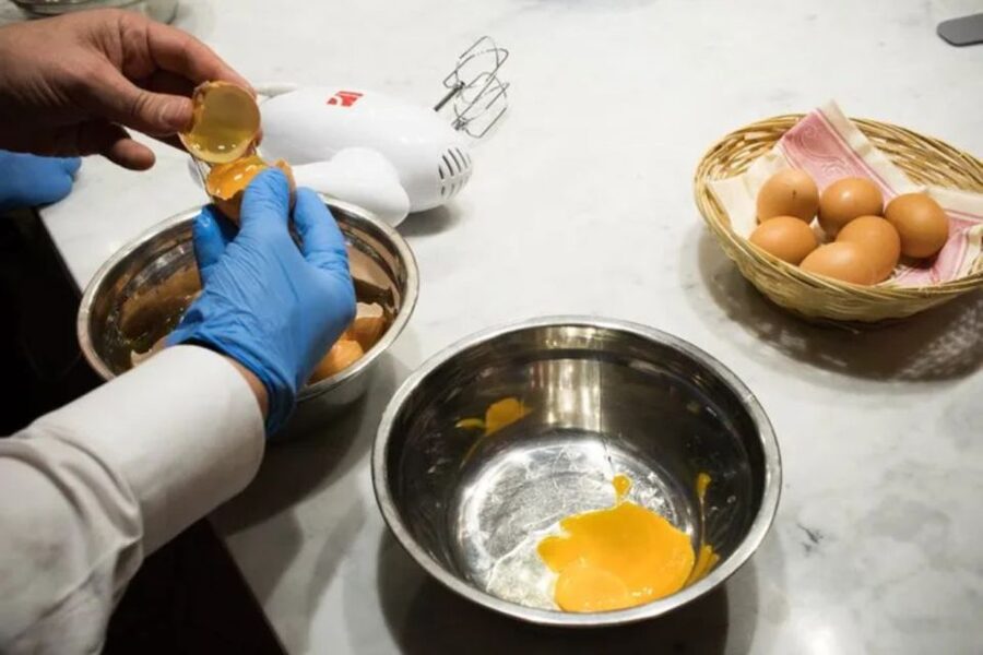 Rome: Traditional Pizza and Gelato Making Class - Making Roman pizza at Corso del Rinascimento