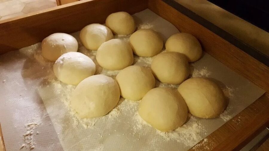 Rome: Traditional Pizza and Gelato Making Class - Sitting down to eat what you made