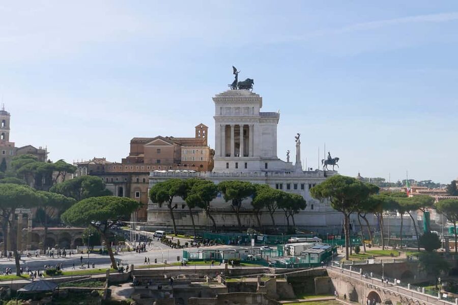 Rome: Trajan's Markets & Museum of The Imperial Fora Tour - How the guide affects the experience