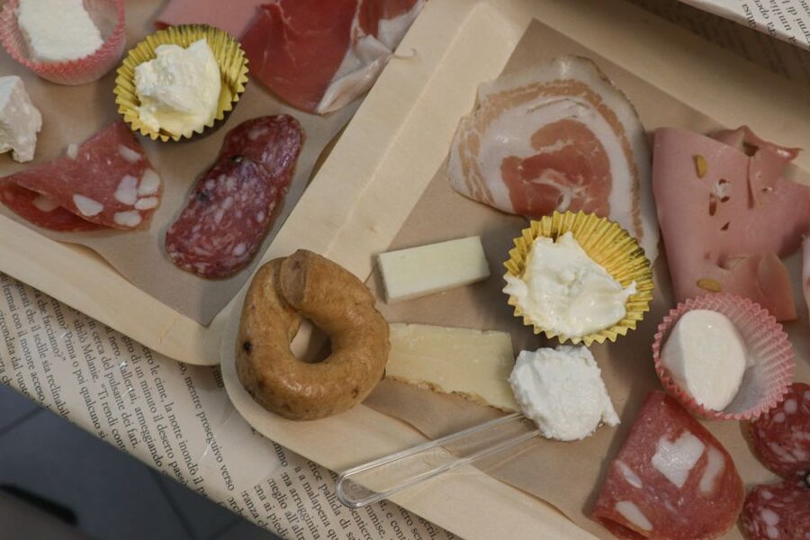 Rome: Trastevere and Campo de Fiori Food Tour - Trastevere, porchetta, and the King of Porchetta