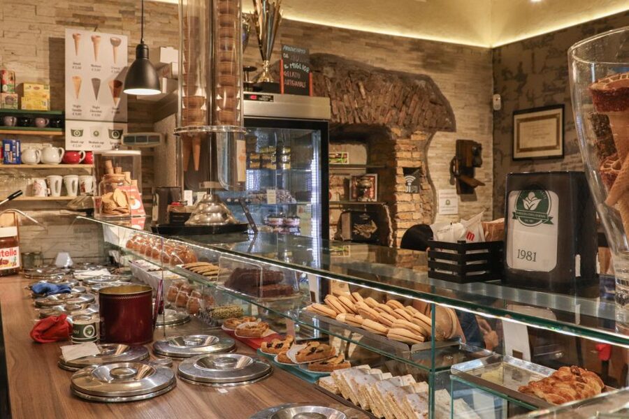 Rome: Trastevere and Campo de Fiori Food Tour - Ending with organic gelato at Fonte della Salute