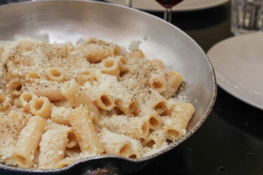 Rome: Trastevere and Campo de Fiori Food Tour - Starting with fried hake near Piazza Farnese