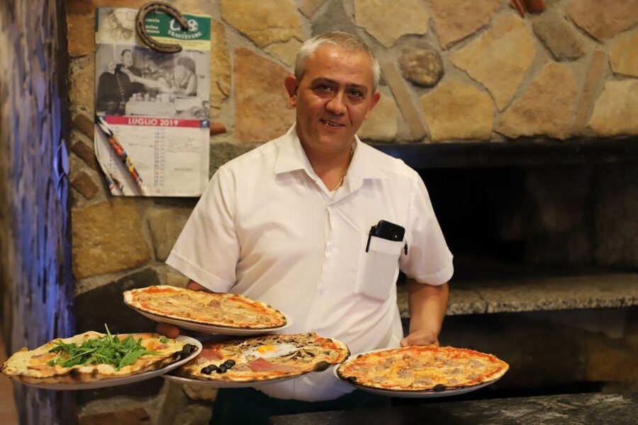 Rome: Trastevere Food and Wine Tasting Tour - Ivo a Trastevere and three kinds of pizza