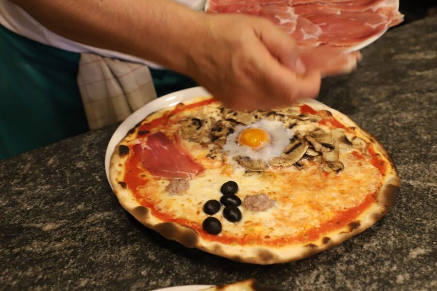 Rome: Trastevere Food and Wine Tasting Tour - Italian wine at the enoteca