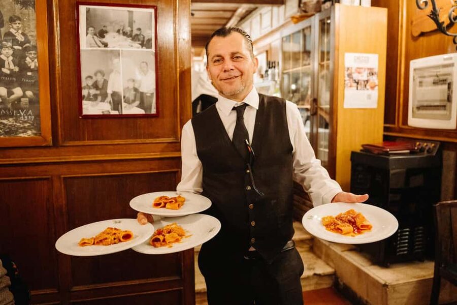 Rome: Trastevere Food, Wine & Spritz Evening Tour - Regional wine and bruschetta at Vanda