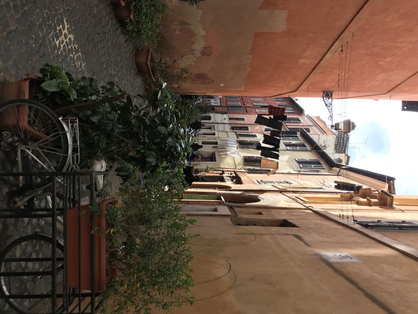 Rome: Trastevere Guided Food and Wine Tour with 20+ Tastings - The guides make the four hours work