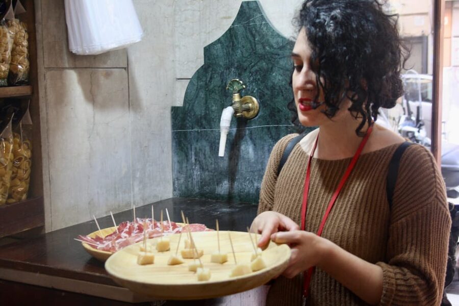 Rome: Trastevere Quarter Street Food Tour with Sightseeing - Vicolo dell’Atleta and the first tastings