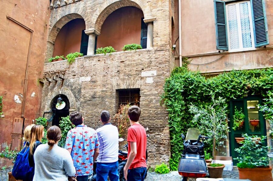 Rome: Trastevere & Tiber Island Street Food Tour at Sunset - Starting on Tiber Island at sunset