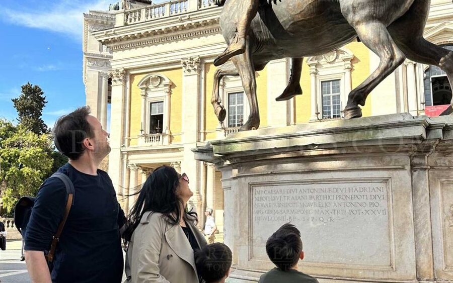 Rome: Treasure Hunt for Kids and Families Trevi and Pantheon - Piazza Navona and Rome’s Smaller Details