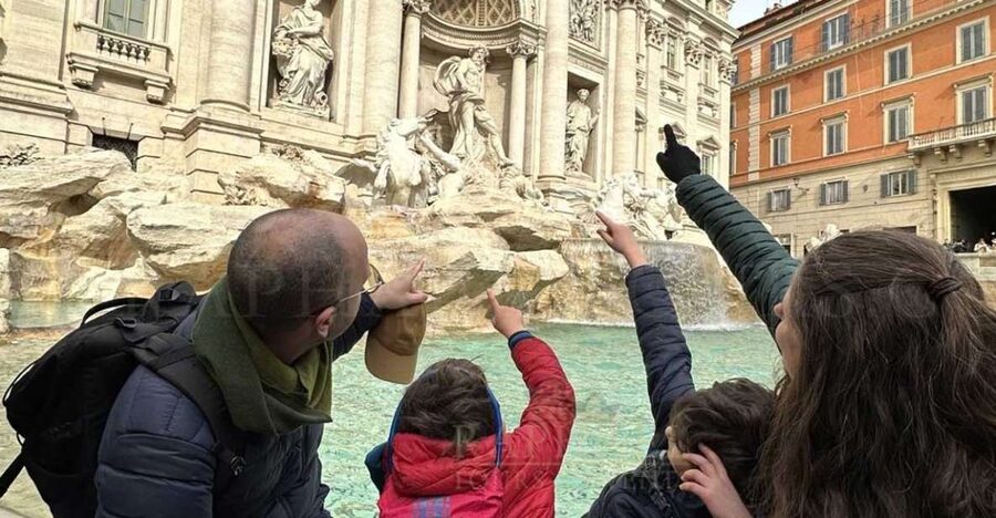 Rome: Treasure Hunt for Kids and Families Trevi and Pantheon - Trevi Fountain Through a Child’s Eyes