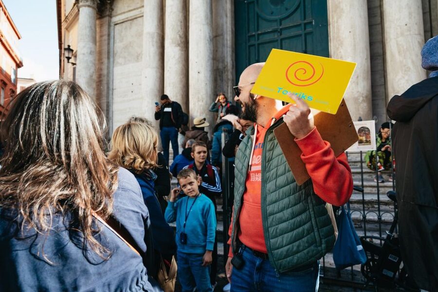 Rome: Trevi Fountain and Underground Guided Tour - Nine meters down at Vicus Caprarius
