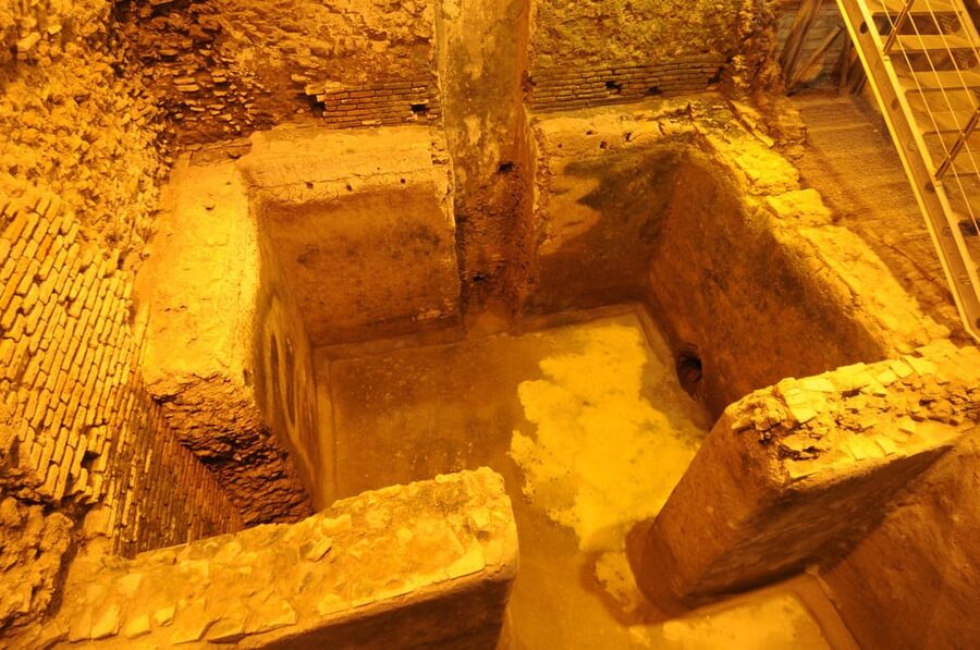 Rome: Trevi Fountain District Underground Tour and Ice Cream - When this tour fits best into your Rome plans