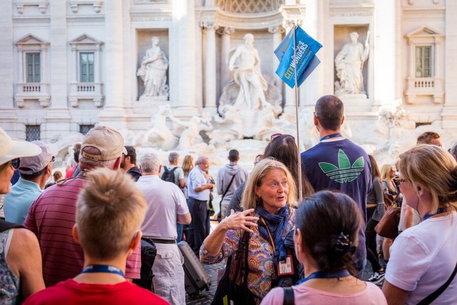 Rome: Trevi Fountain, Spanish Steps & Pantheon Walking Tour - Entering the Pantheon beneath its open sky