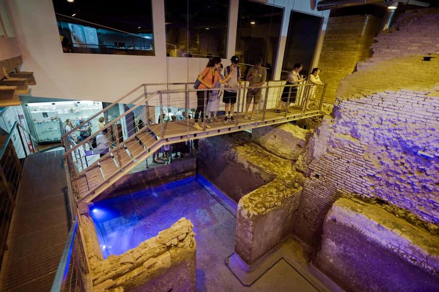 Rome: Trevi Fountain Underground Aqueduct Walking Tour - Following the aqueduct beneath modern Rome