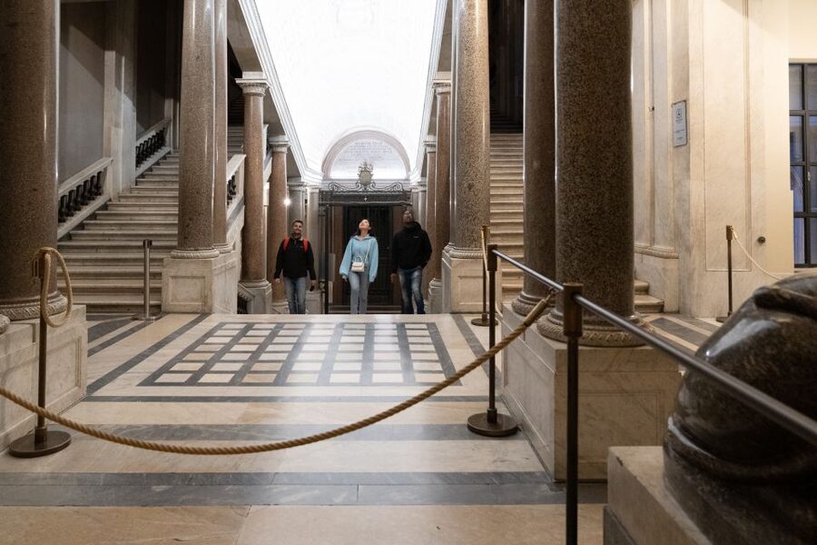 Rome: Turning the Lights on at the Vatican Museums - Practical clothing and arrival advice