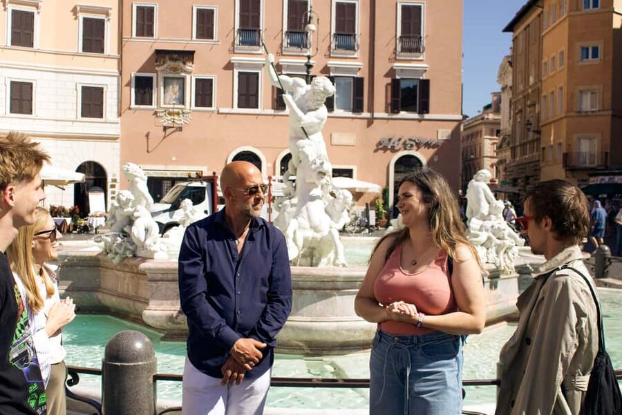 Rome: Under the Moonlight Evening Walking Tour - Piazza Navona starts the evening