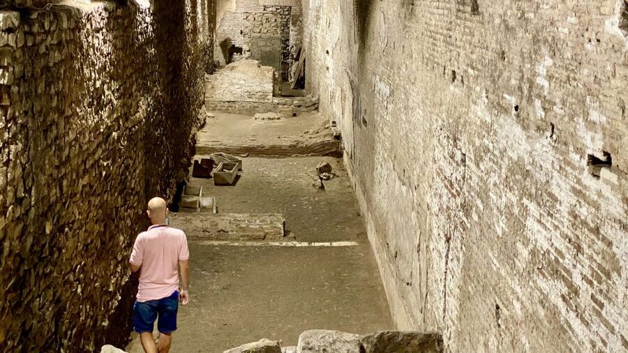 Rome: Underground Trastevere Guided Walking Tour - Price, group size, and practical comfort
