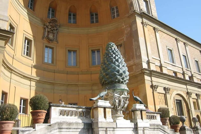 Rome: Vatican Early Morning Private Tour - Ancient sculpture in the Octagonal Courtyard