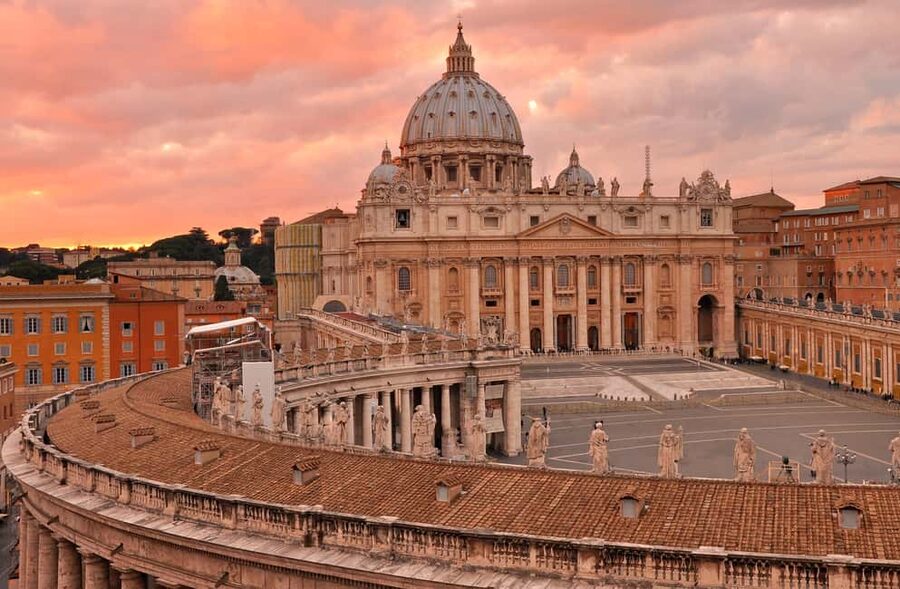 Rome: Vatican Museums and Sistine Chapel Guided Tour - Vatican Museums: choosing the important rooms