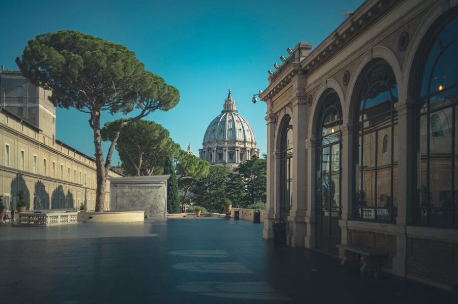 Rome: Vatican Museums and Sistine Chapel Tour - The walking, clothing, and crowd factor