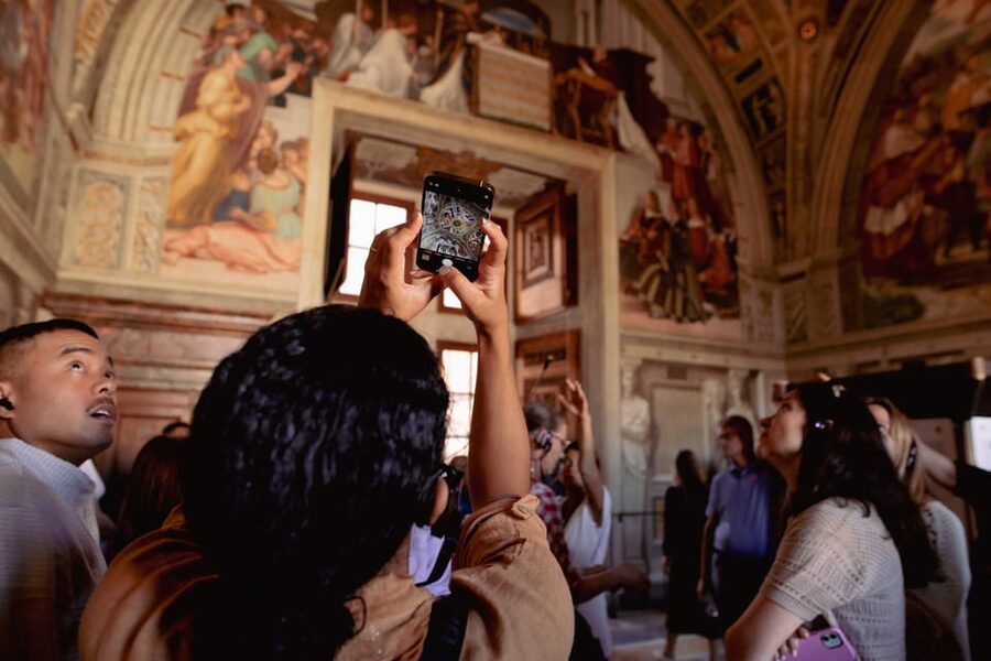 Rome: Vatican Museums & Sistine Chapel Private Evening Tour - Why evening timing changes the Vatican visit