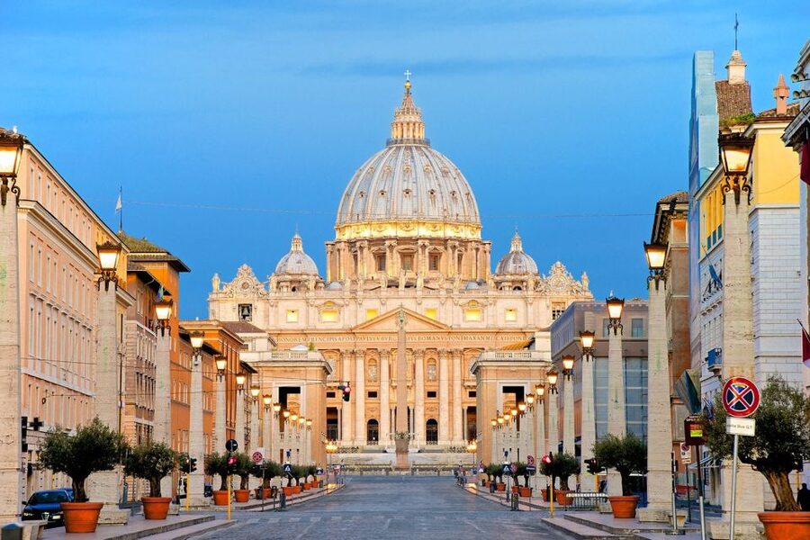 Rome: Vatican Museums Sistine Chapel St Peters Basilica Tour - Why the separate entrance matters