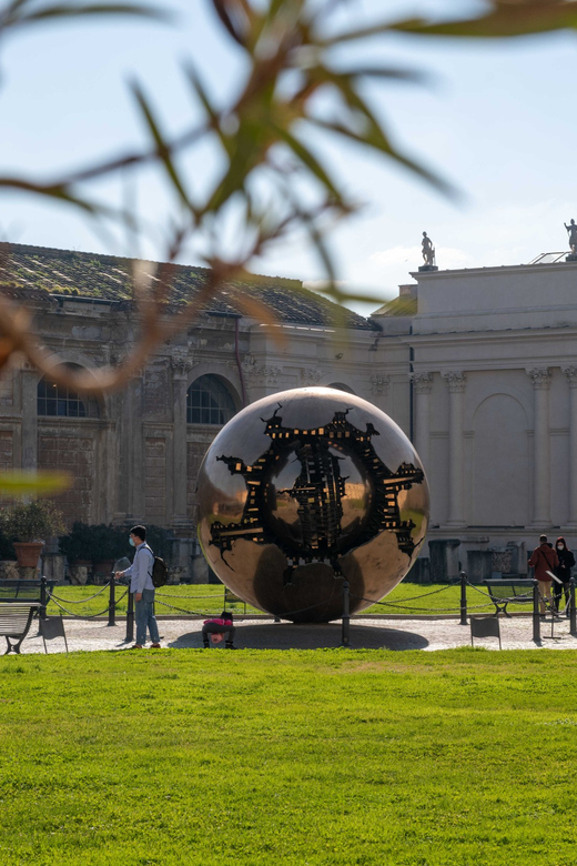 Rome: Vatican Museums & Sistine Chapel Ticket with Host - Priority entry and the crowd problem