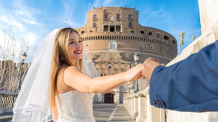 Rome: Vatican, St Peter’s Sq & Castel Sant’Angelo PhotoShoot - St. Peter’s Square gives you Rome’s biggest backdrop