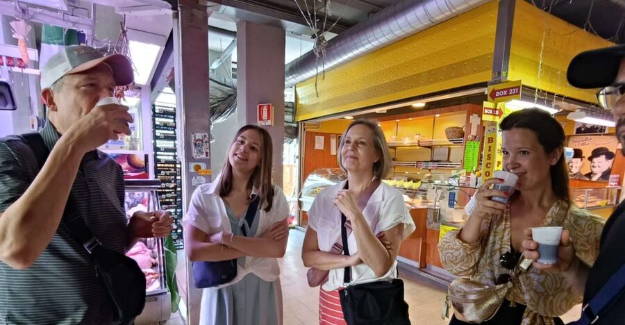 Rome: Vatican Street Food and Wine Tour with Farmers Market - What makes the food worthwhile