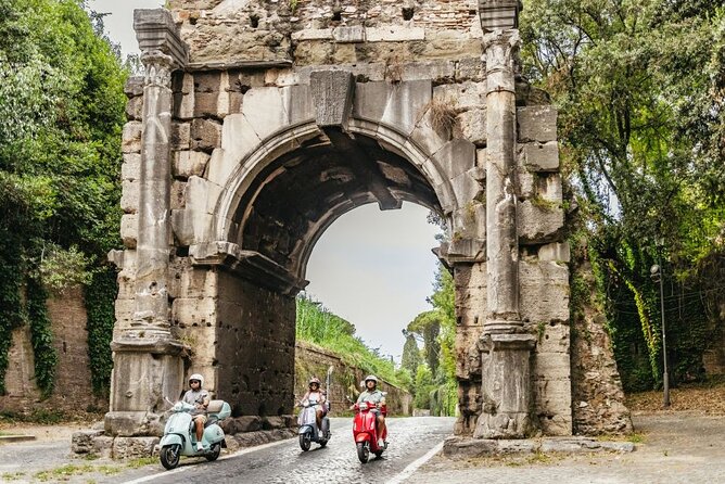 Rome: Vespa 125cc Daily rental - Picking up a modern 125cc Vespa