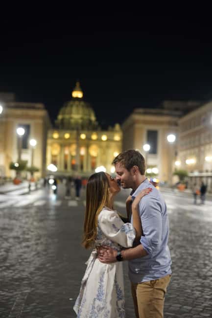 Rome: Vespa Night Tour with Aperol Spritz & Photos - The Colosseum under evening lights