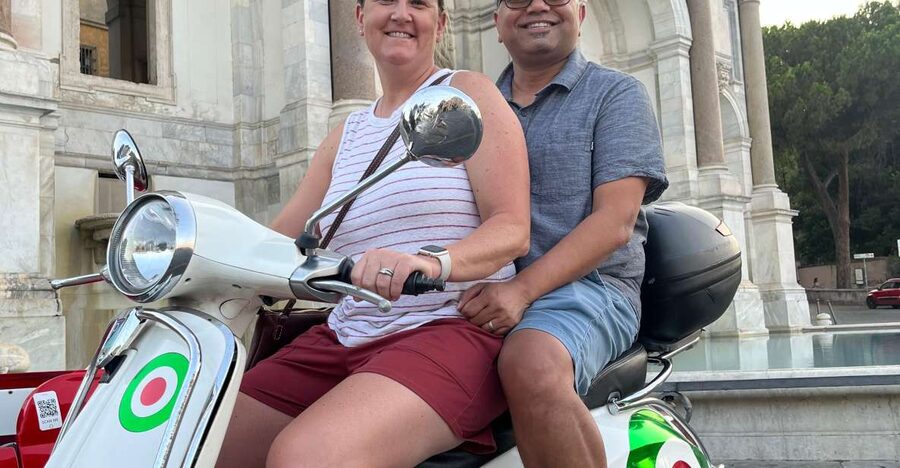 Rome: Vespa Self-Drive Tour with Gelato - Piazza Venezia and the first taste of Rome