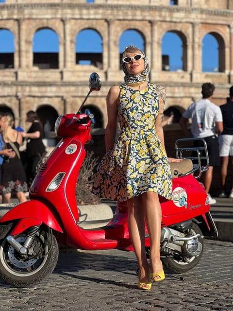 Rome: Vespa Tour & Professional Photoshoot - The Colosseum photo stop