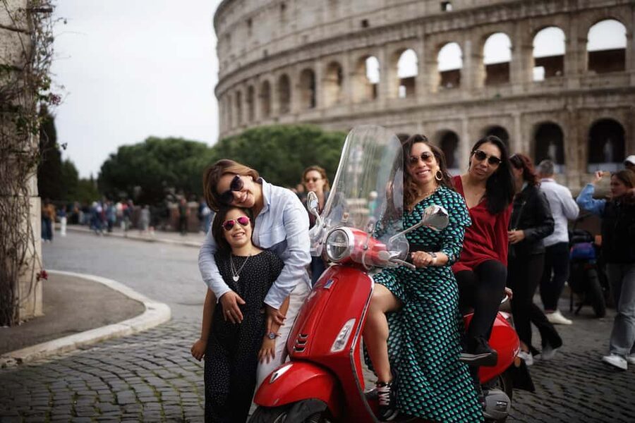Rome: Vespa Tour with Professional Photographer - Why a Vespa works so well in Rome