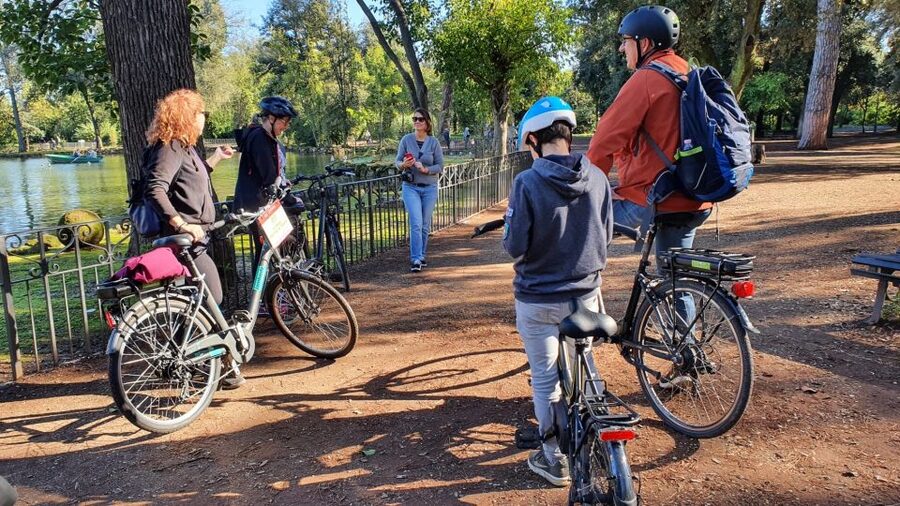 Rome: Villa Borghese E-Bike Tour - Temples, fountains, and Piazza di Siena