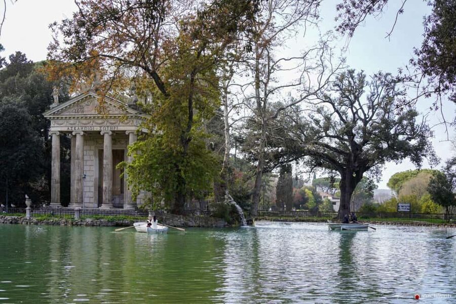 ROME: Villa Borghese Lake tour by boat paddling independently +aperitivo - Twenty Minutes on Villa Borghese Lake