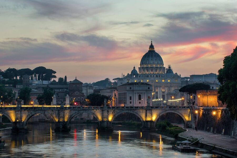 Rome: Walking Tour with Hosted Access to Vatican - The Gallery of Maps, Raphael Rooms, and Sistine Chapel
