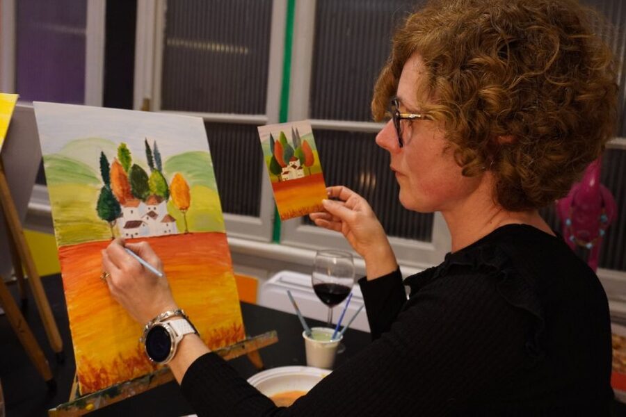 Rome: Wine and Paint Experience in Piazza Navona - Unlimited wine and Roman pizza during the class