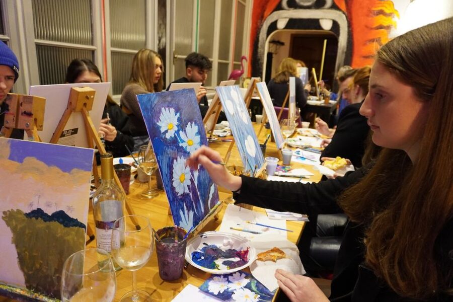 Rome: Wine and Paint Experience in Piazza Navona - What the two-hour schedule feels like